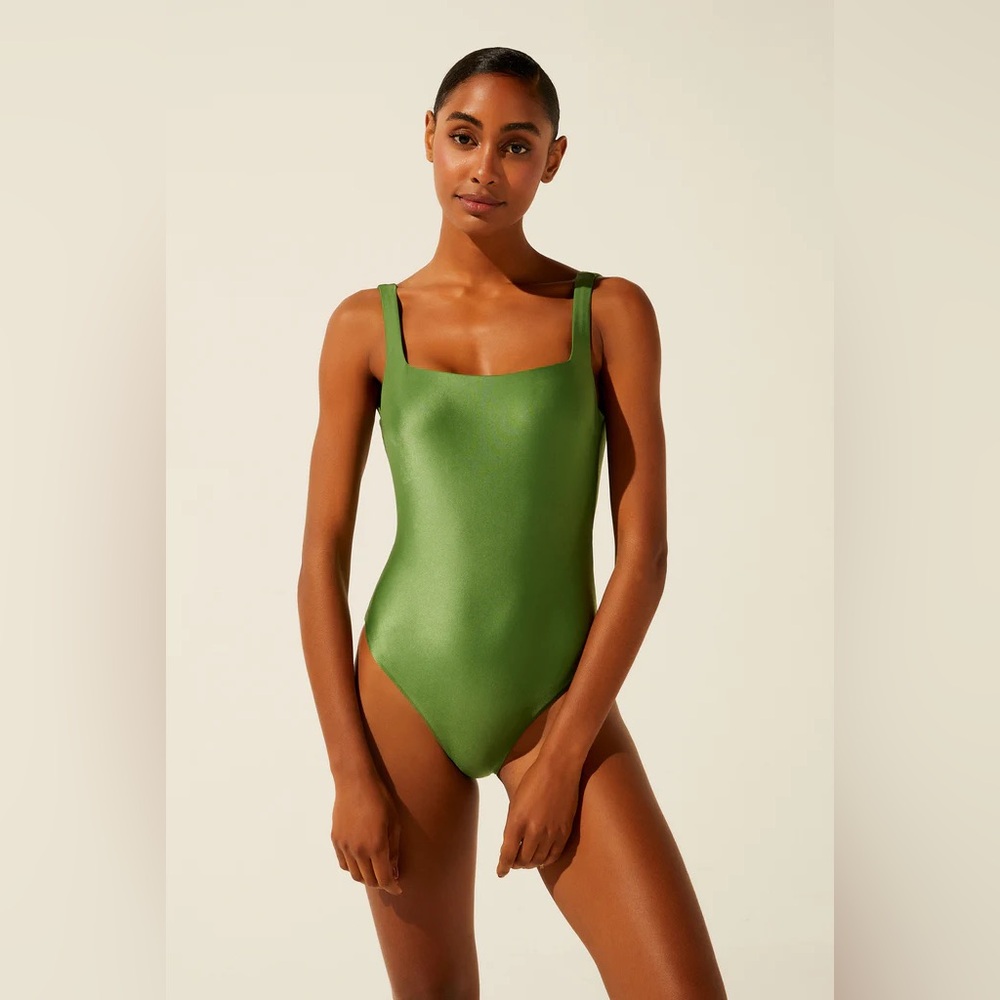 Agua de Coco Solid Classic Strappy One Piece swimsuit
